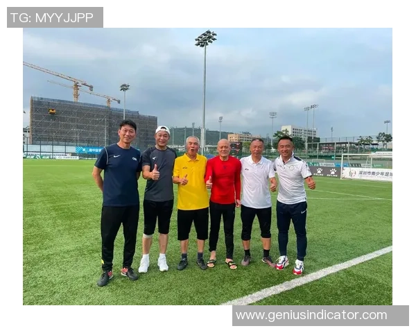 李华在足球界的成就与影响力分析是否值得称为足球明星